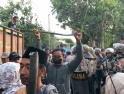 Puluhan Warga Bonjeruk Geruduk Desa Nyiur Lembang, Tuntut Penangkapan Terduga Pelaku Pembunuhan Brigadir Esco